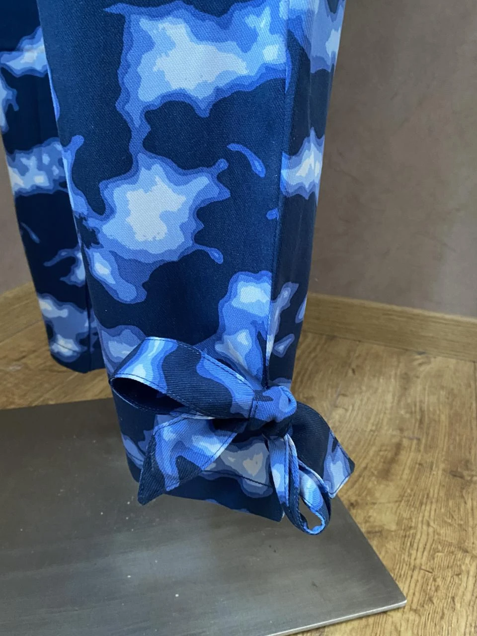 High-waisted Pépé Jeans T38 blue camouflage trousers – 100% fluid Tencel – photo 7